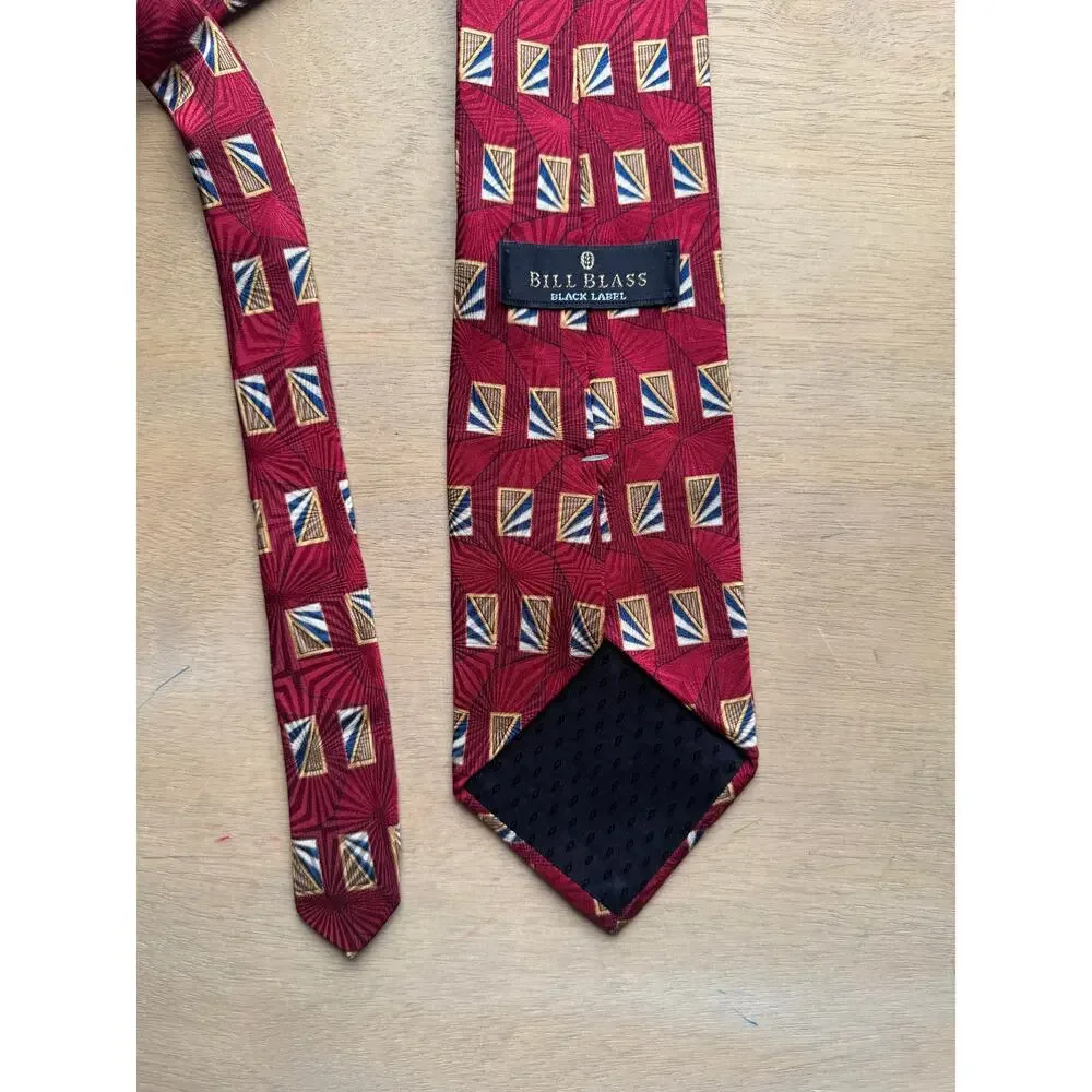 Bill Blass Black Label Vintage Men's Tie Red Geometric 100% Silk Necktie - Picture 3 of 3